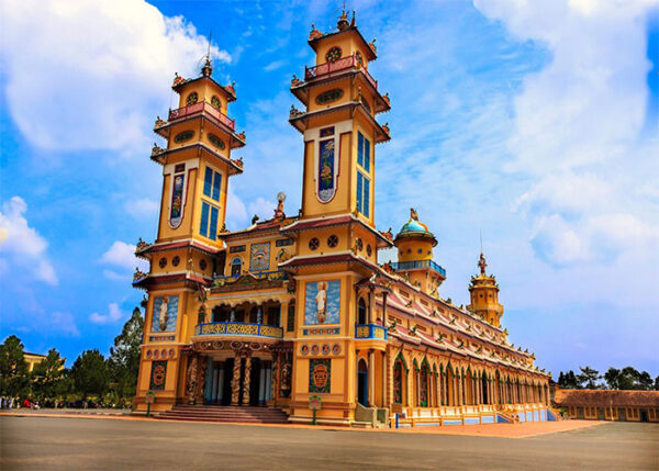 Du lịch Tây Ninh - Tòa Thánh Cao Đài - Vinpearl - Núi Bà Đen - Tu Viện Khánh An từ Sài Gòn giá tốt